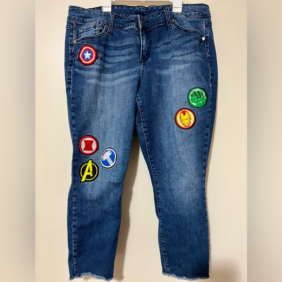 Torrid Marvel Her Universe patch skinny crop jeans Size 16 - Picture 2 of 7